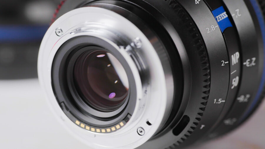 pins for communication between lens and camera